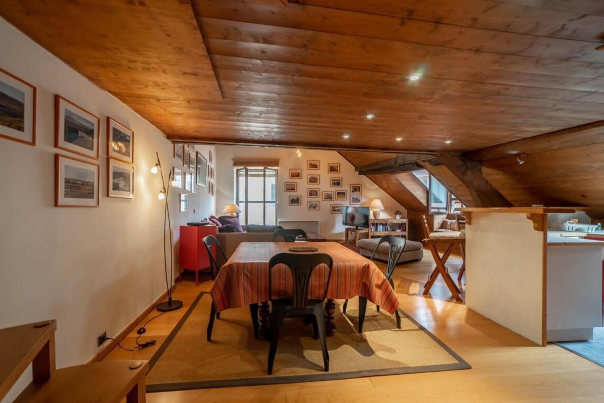 Bacchus Furnished Flat Apartment *